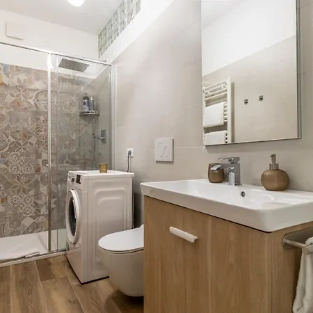 Lume, Family アパート